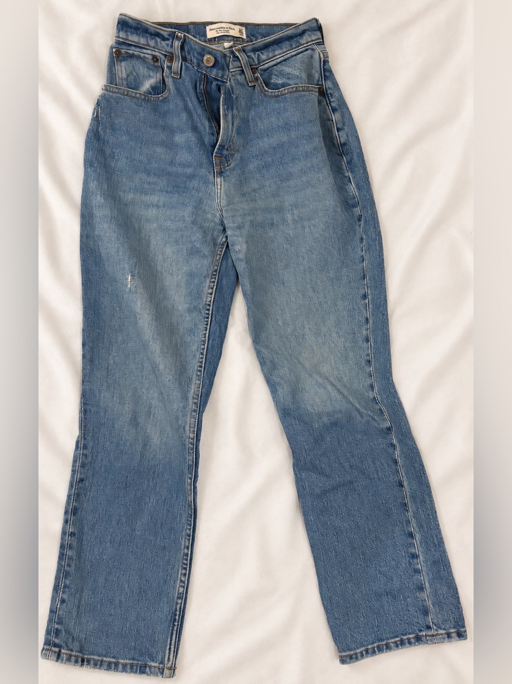 A&F Curve Love Ultra High-Rise 90s Straight Jean